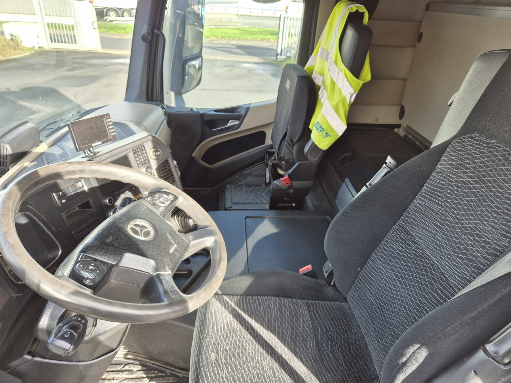 Mercedes Benz 1846 Actros (Nr. 5883) - Грузовик-цистерна: фото 2 Mercedes Benz 1846 Actros (Nr. 5883) - Грузовик-цистерна: фото 2