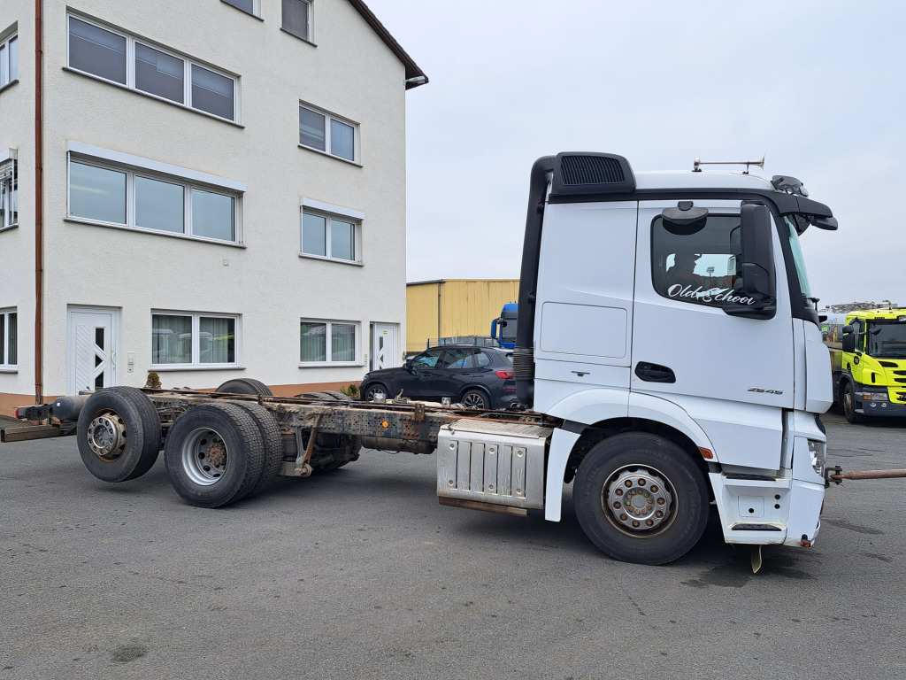Mercedes Benz Actros 2545 L 6x2 Motorschaden(Nr. 5785) - Грузовик-шасси: фото 1 Mercedes Benz Actros 2545 L 6x2 Motorschaden(Nr. 5785) - Грузовик-шасси: фото 1