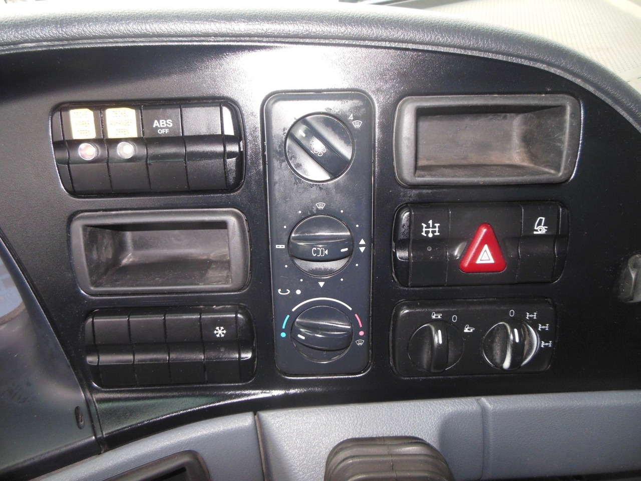 Самосвал Mercedes-Benz ACTROS 4144, 8X6, 3 PEDALE, MEILLER, BODRMATIC: фото 24 Самосвал Mercedes-Benz ACTROS 4144, 8X6, 3 PEDALE, MEILLER, BODRMATIC: фото 24