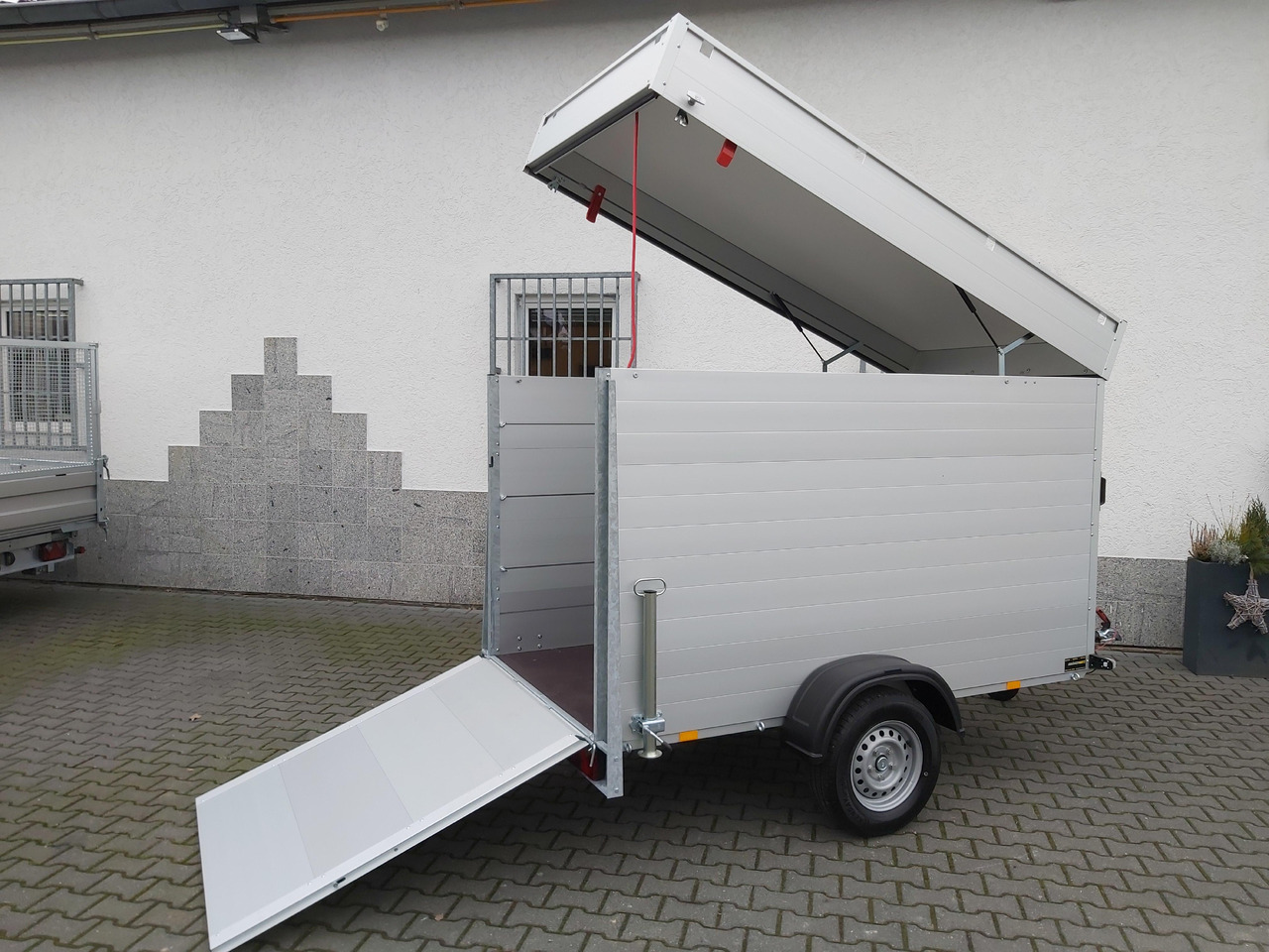 ALUBOXX Deckelanhänger GTB 1200 VT3 251x126x153cm Heckrampe (S) 1200kg Winter Aktion - Прицеп-фургон: фото 3 ALUBOXX Deckelanhänger GTB 1200 VT3 251x126x153cm Heckrampe (S) 1200kg Winter Aktion - Прицеп-фургон: фото 3