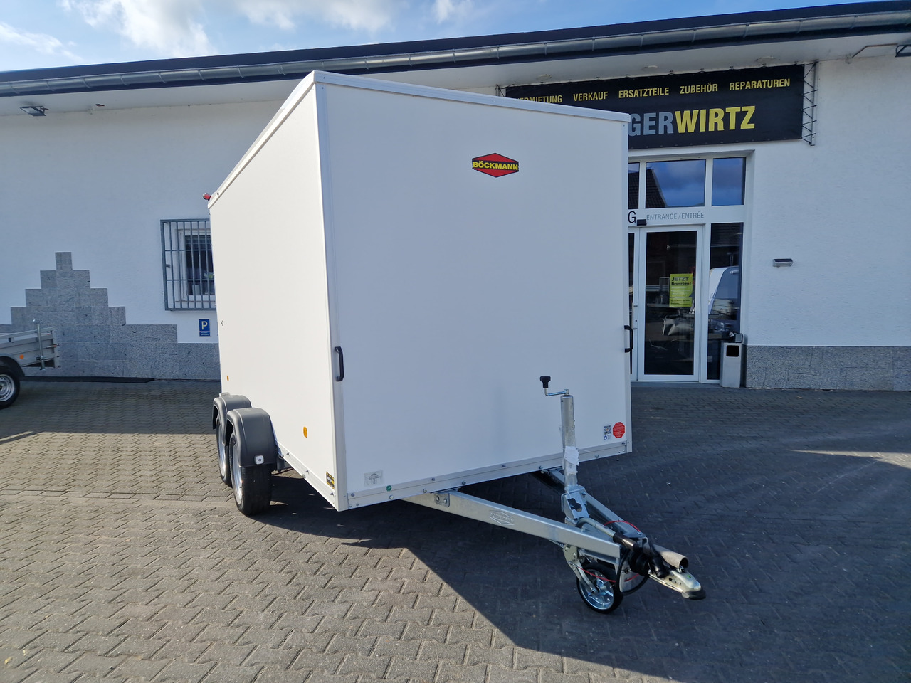 Böckmann Koffer KT 4018/27 H weiß 400x185x202cm (XL) 2700kg Modell 2024 - Прицеп-фургон: фото 3 Böckmann Koffer KT 4018/27 H weiß 400x185x202cm (XL) 2700kg Modell 2024 - Прицеп-фургон: фото 3