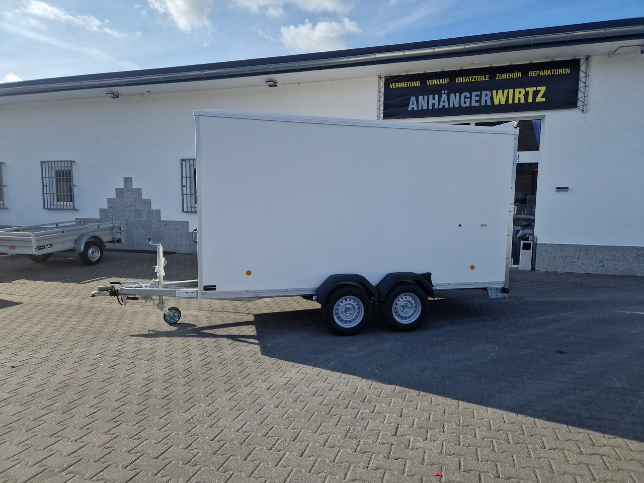 Böckmann Koffer KT 4018/27 H weiß 400x185x202cm (XL) 2700kg Modell 2024 - Прицеп-фургон: фото 2 Böckmann Koffer KT 4018/27 H weiß 400x185x202cm (XL) 2700kg Modell 2024 - Прицеп-фургон: фото 2