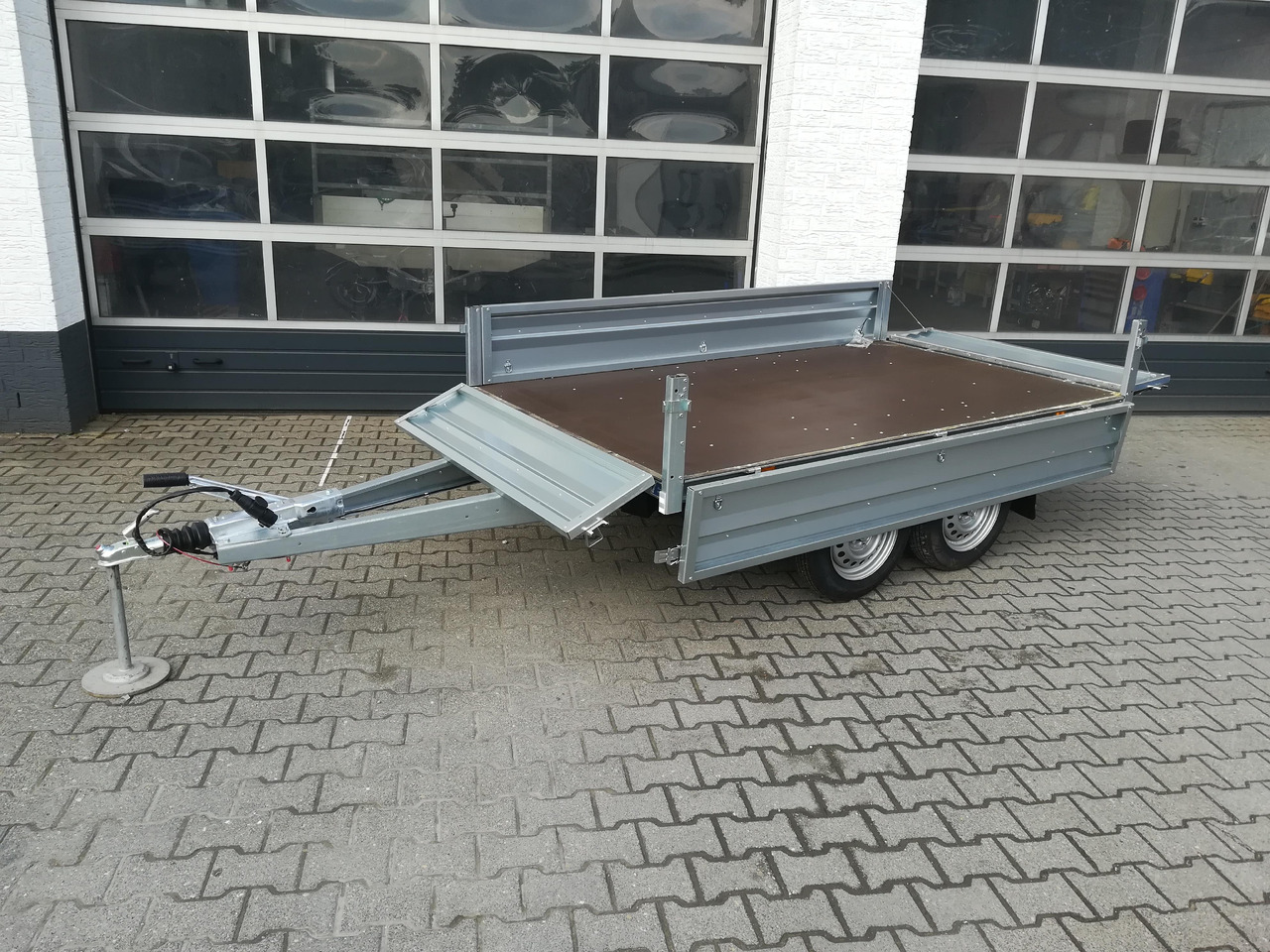 Brenderup 3251 STB 1000 Tandemachse 250x142x35cm (S) 13" 1000kg Januar Aktion - Прицеп бортовой/ Платформа: фото 3 Brenderup 3251 STB 1000 Tandemachse 250x142x35cm (S) 13" 1000kg Januar Aktion - Прицеп бортовой/ Платформа: фото 3