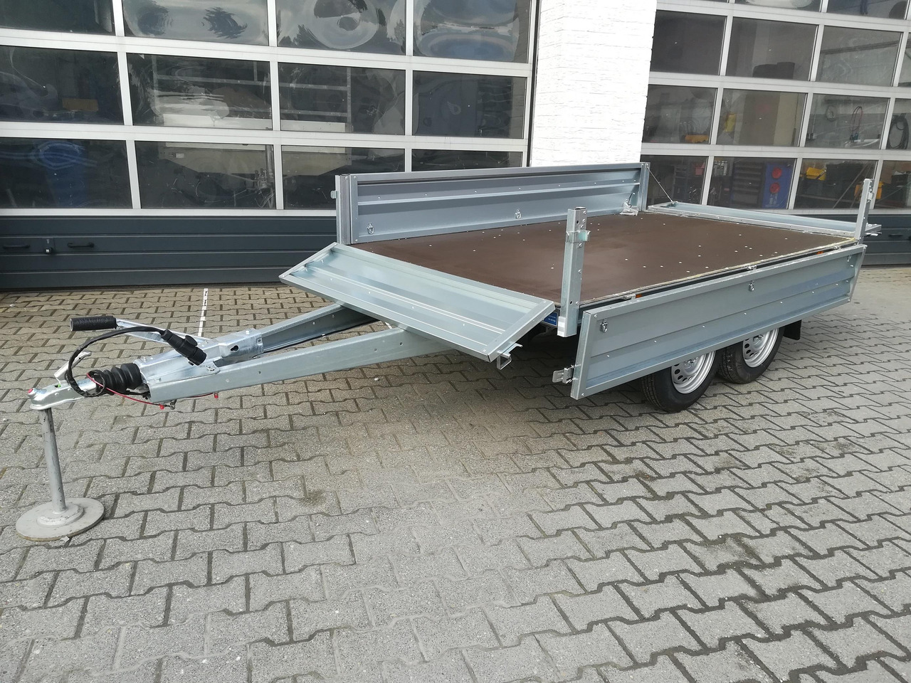 Brenderup 3251 STB 1000 Tandemachse 250x142x35cm (S) 13" 1000kg Januar Aktion - Прицеп бортовой/ Платформа: фото 4 Brenderup 3251 STB 1000 Tandemachse 250x142x35cm (S) 13" 1000kg Januar Aktion - Прицеп бортовой/ Платформа: фото 4