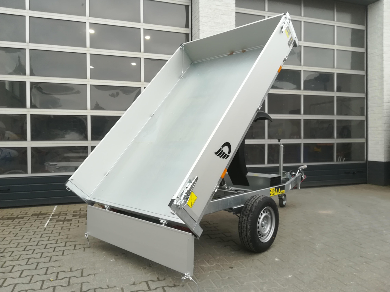 Cheval Liberte Debon Kipper PW 0 Lux Elektro 250x155x30cm 1500kg Januar Online Aktion - Самосвальный прицеп: фото 4 Cheval Liberte Debon Kipper PW 0 Lux Elektro 250x155x30cm 1500kg Januar Online Aktion - Самосвальный прицеп: фото 4