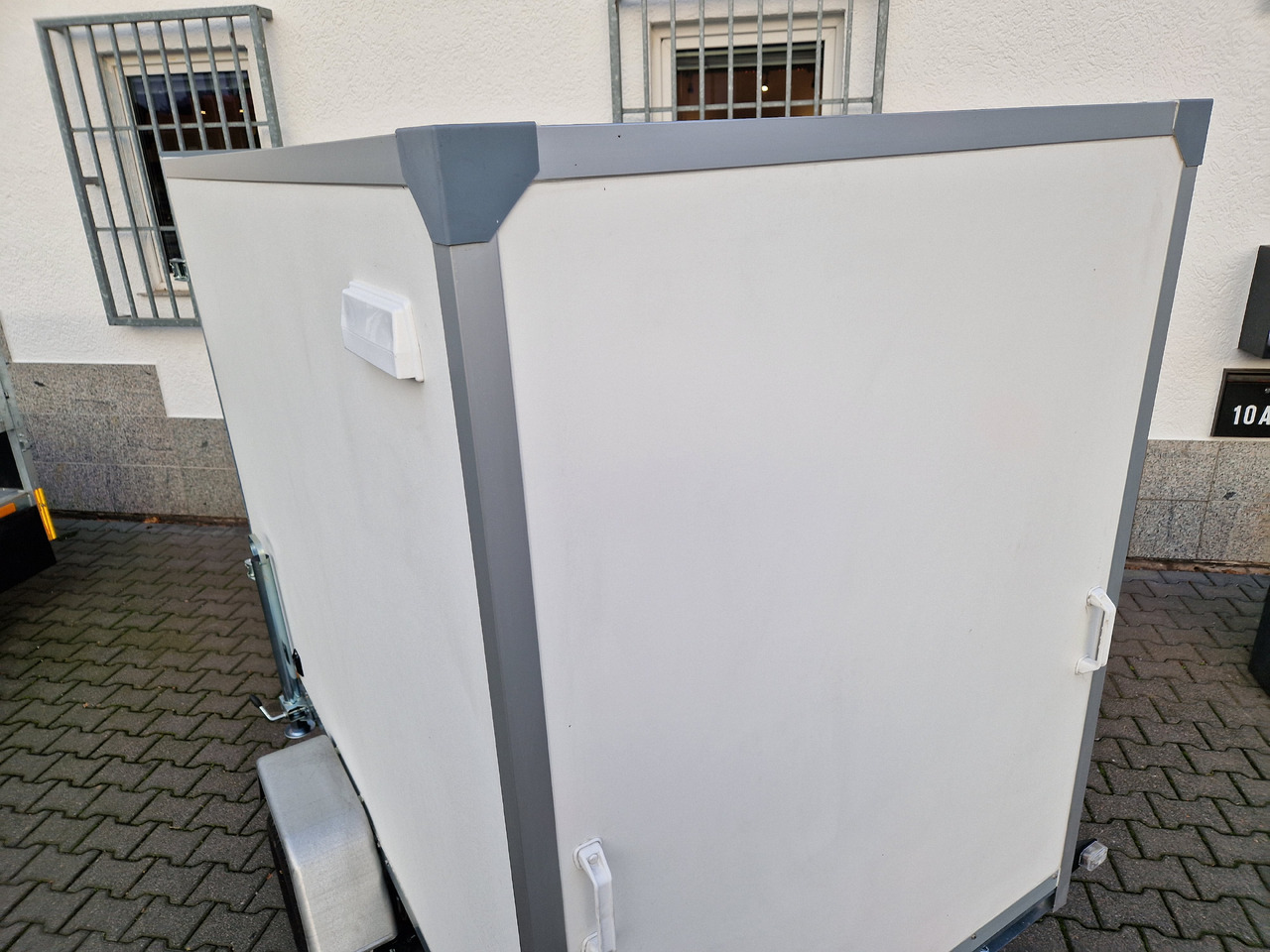 Kargo F7520D 204x114x150cm Zurrsystem (XS) 750kg 100km/H Modell 2024 - Прицеп-фургон: фото 4 Kargo F7520D 204x114x150cm Zurrsystem (XS) 750kg 100km/H Modell 2024 - Прицеп-фургон: фото 4