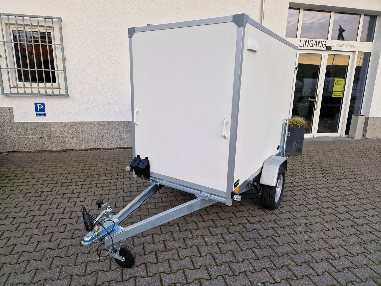 Kargo F7520D 204x114x150cm Zurrsystem (XS) 750kg 100km/H Modell 2024 - Прицеп-фургон: фото 2 Kargo F7520D 204x114x150cm Zurrsystem (XS) 750kg 100km/H Modell 2024 - Прицеп-фургон: фото 2