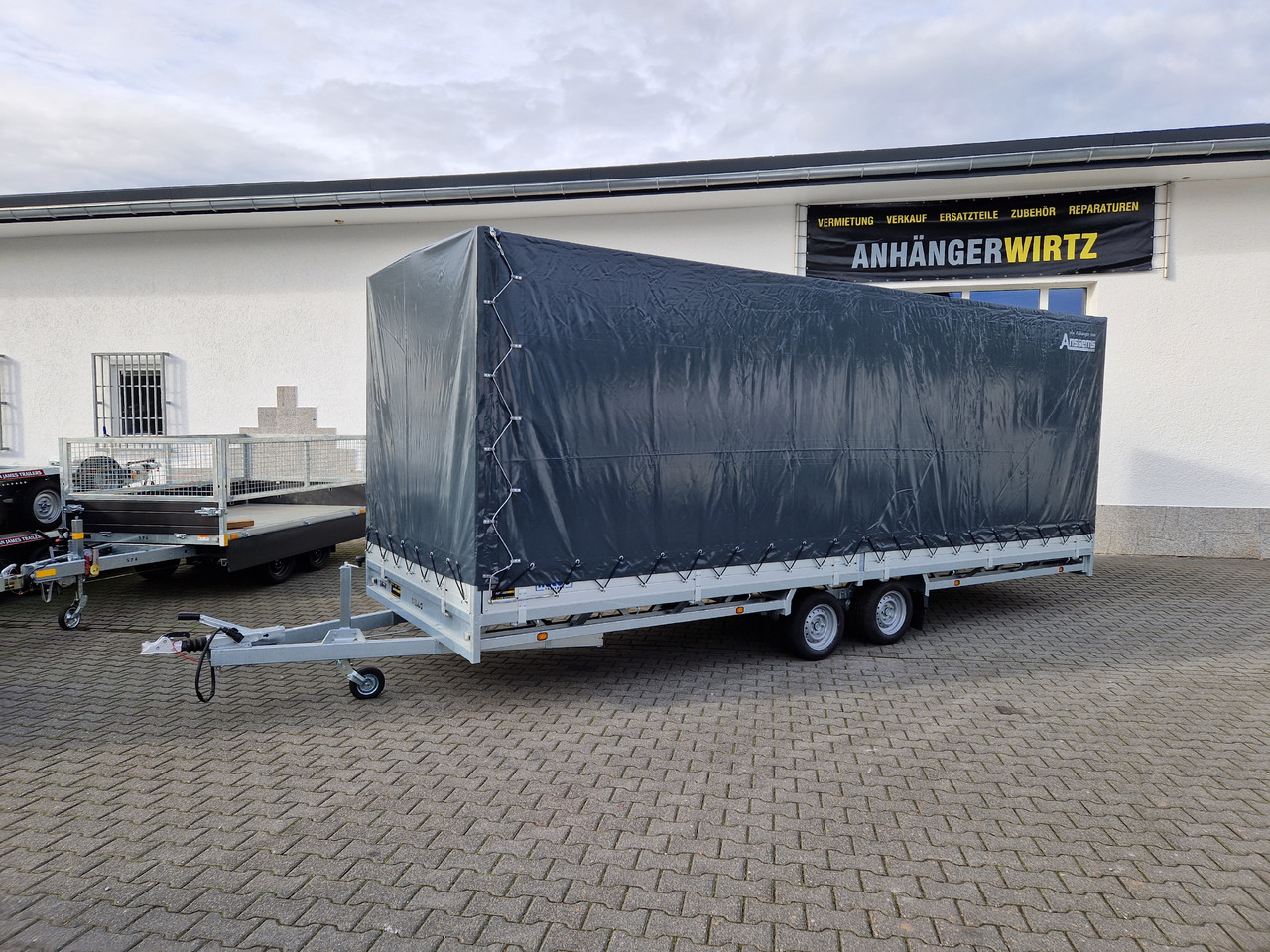 MEDAX - 2 3000 611x203x210cm Hochplane 12" niedrig Fahrwerk 3000kg - Тентованный прицеп: фото 2 MEDAX - 2 3000 611x203x210cm Hochplane 12" niedrig Fahrwerk 3000kg - Тентованный прицеп: фото 2