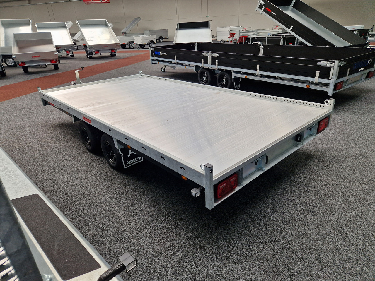 MSX 3000 Go Getter Multitransporter 405x200cm Aluboden Alufelgen black LED Beleuchtung 10" 3000kg - Прицеп для мотоцикла: фото 5 MSX 3000 Go Getter Multitransporter 405x200cm Aluboden Alufelgen black LED Beleuchtung 10" 3000kg - Прицеп для мотоцикла: фото 5