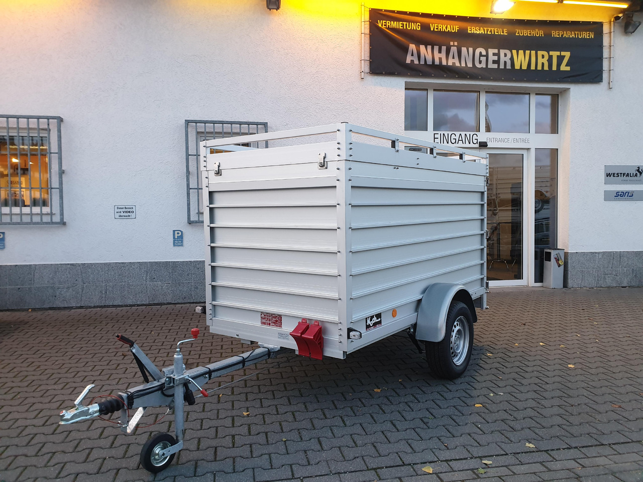 PKW Anhänger Koch Aluline 4.13 Deckel Hecktür Aluboden DV 250x125x125cm 1300kg 100 km/H Modell 23 - Прицеп-фургон: фото 1 PKW Anhänger Koch Aluline 4.13 Deckel Hecktür Aluboden DV 250x125x125cm 1300kg 100 km/H Modell 23 - Прицеп-фургон: фото 1