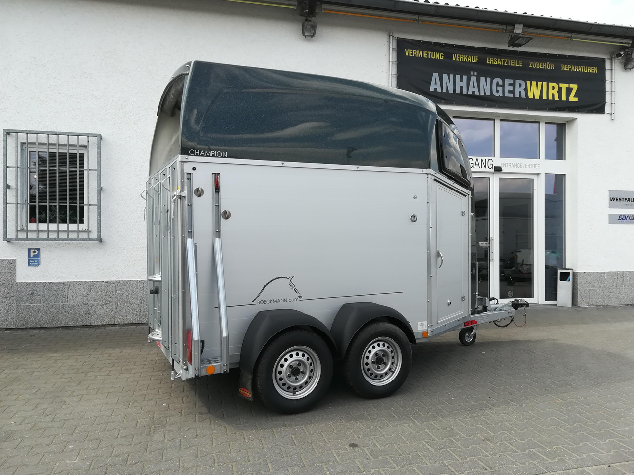 Pferdeanhänger Böckmann Champion R Sattelkammer greenline 2400kg CFF+ 100 km/H order Aktion 2025 - Прицеп-коневоз: фото 4 Pferdeanhänger Böckmann Champion R Sattelkammer greenline 2400kg CFF+ 100 km/H order Aktion 2025 - Прицеп-коневоз: фото 4