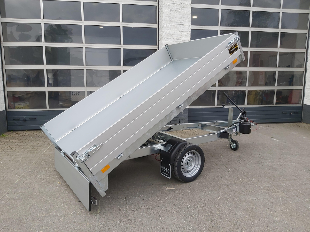Saris Kipper K1 256 150 1500 1 256x150x30cm silver Handpumpe 13" 1500kg Online Januar Aktion - Самосвальный прицеп: фото 2 Saris Kipper K1 256 150 1500 1 256x150x30cm silver Handpumpe 13" 1500kg Online Januar Aktion - Самосвальный прицеп: фото 2