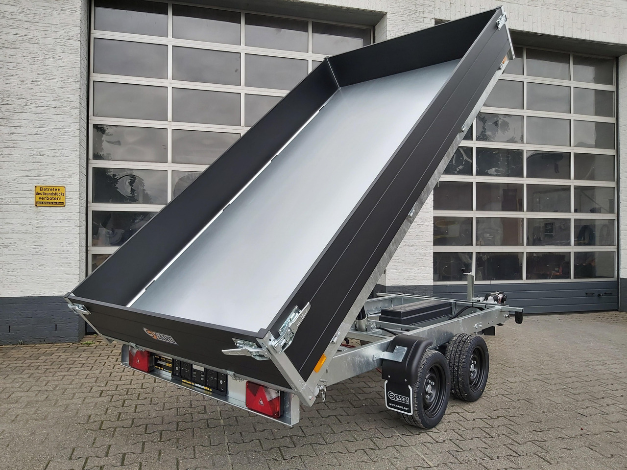 Saris Kipper K1 356 184 3500 2 E 356x184x35cm black Elektro&Not 13" (L) 3500kg preorder 2024 - Самосвальный прицеп: фото 5 Saris Kipper K1 356 184 3500 2 E 356x184x35cm black Elektro&Not 13" (L) 3500kg preorder 2024 - Самосвальный прицеп: фото 5