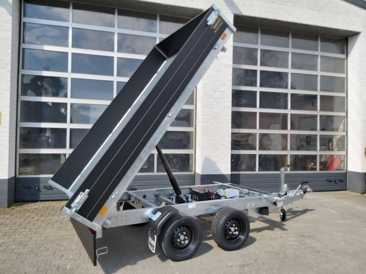 Самосвальный прицеп Saris Kipper K3 276 170 2700 2 E 276x170x30cm black Edition Elektro 13" (S) 2700kg Januar Aktion: фото 6