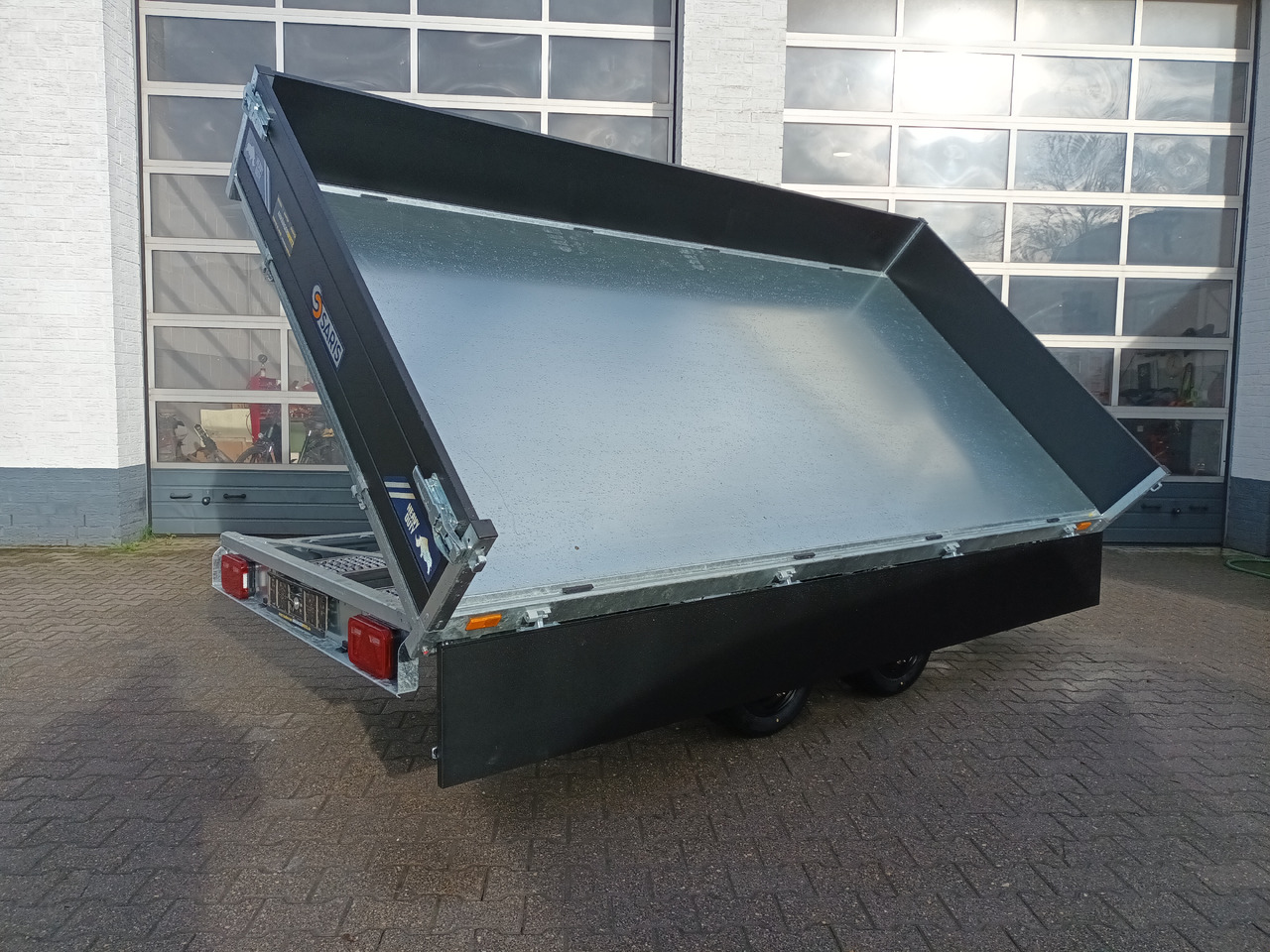 Самосвальный прицеп Saris Kipper K3 356 184 3500 2 HD E 356x184x35cm black heavy duty Rampen Stützen NHP LED (L) 3500kg: фото 11