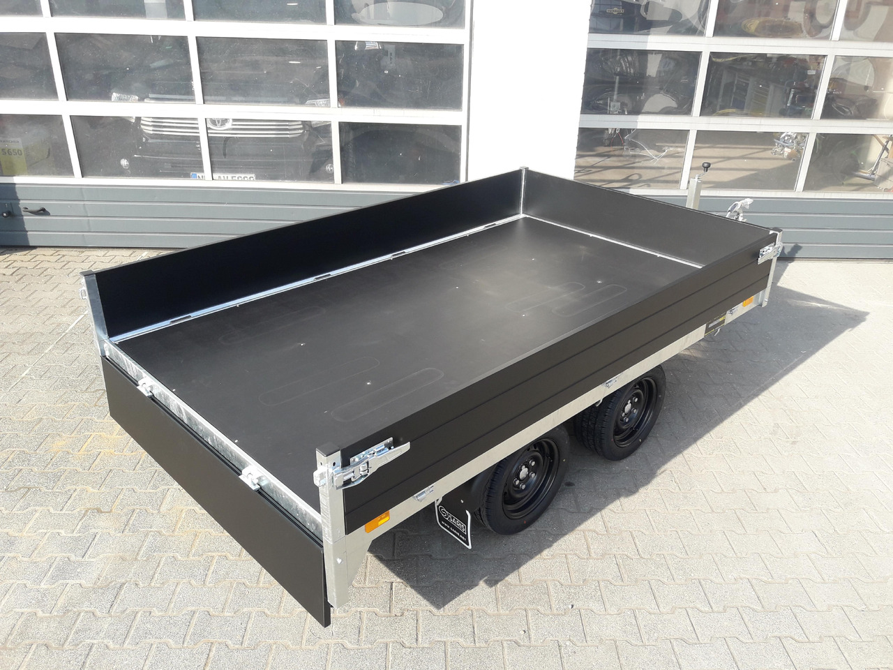 Saris PL276 170 2000 2 276x170x30cm black Edition LED Beleuchtung 13" (S) 2000kg - Прицеп бортовой/ Платформа: фото 4 Saris PL276 170 2000 2 276x170x30cm black Edition LED Beleuchtung 13" (S) 2000kg - Прицеп бортовой/ Платформа: фото 4