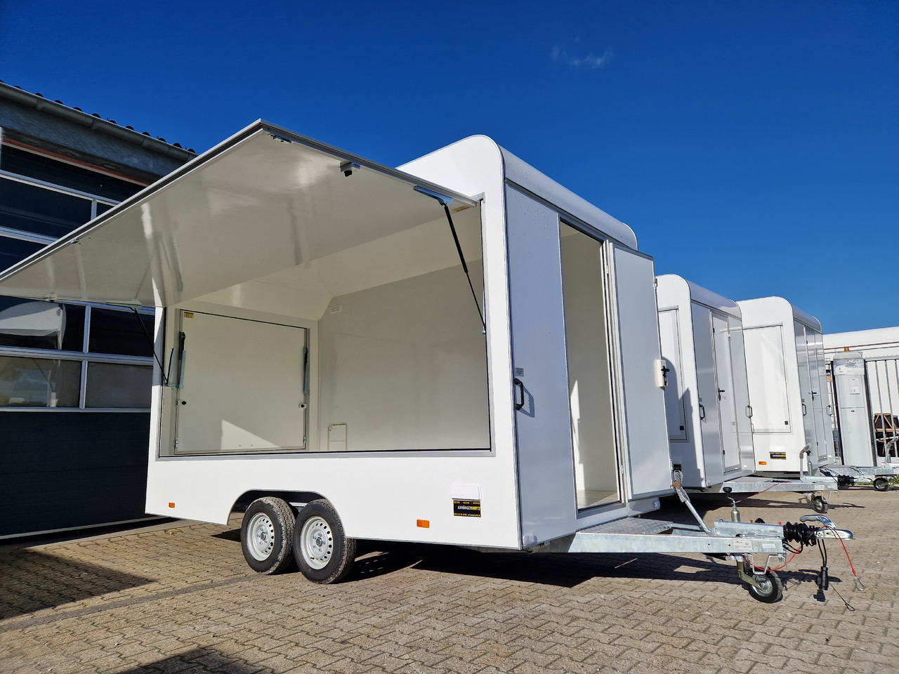 Verkaufsanhänger VK 422 200 aero retro 420x200x230cm 2 Verkaufsklappen Tür vorn (XL) 2000kg - Торговый прицеп: фото 3 Verkaufsanhänger VK 422 200 aero retro 420x200x230cm 2 Verkaufsklappen Tür vorn (XL) 2000kg - Торговый прицеп: фото 3