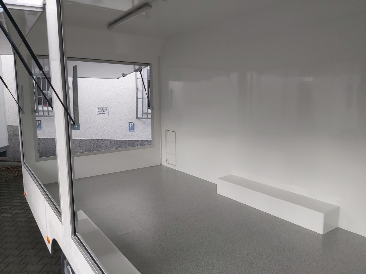 Торговый прицеп Verkaufsanhänger VK 523 230 aero retro 520x230x230cm 3 Verkaufsklappen 230V Licht 2700kg Abverkauf: фото 9