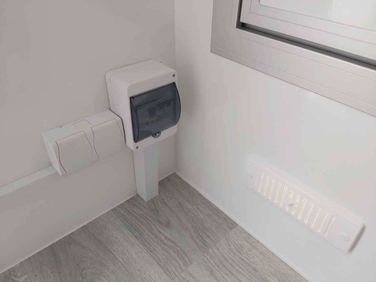 Торговый прицеп Verkaufsanhänger VK 523 230 aero retro 520x230x230cm 3 Verkaufsklappen 230V Licht 2700kg Abverkauf: фото 14