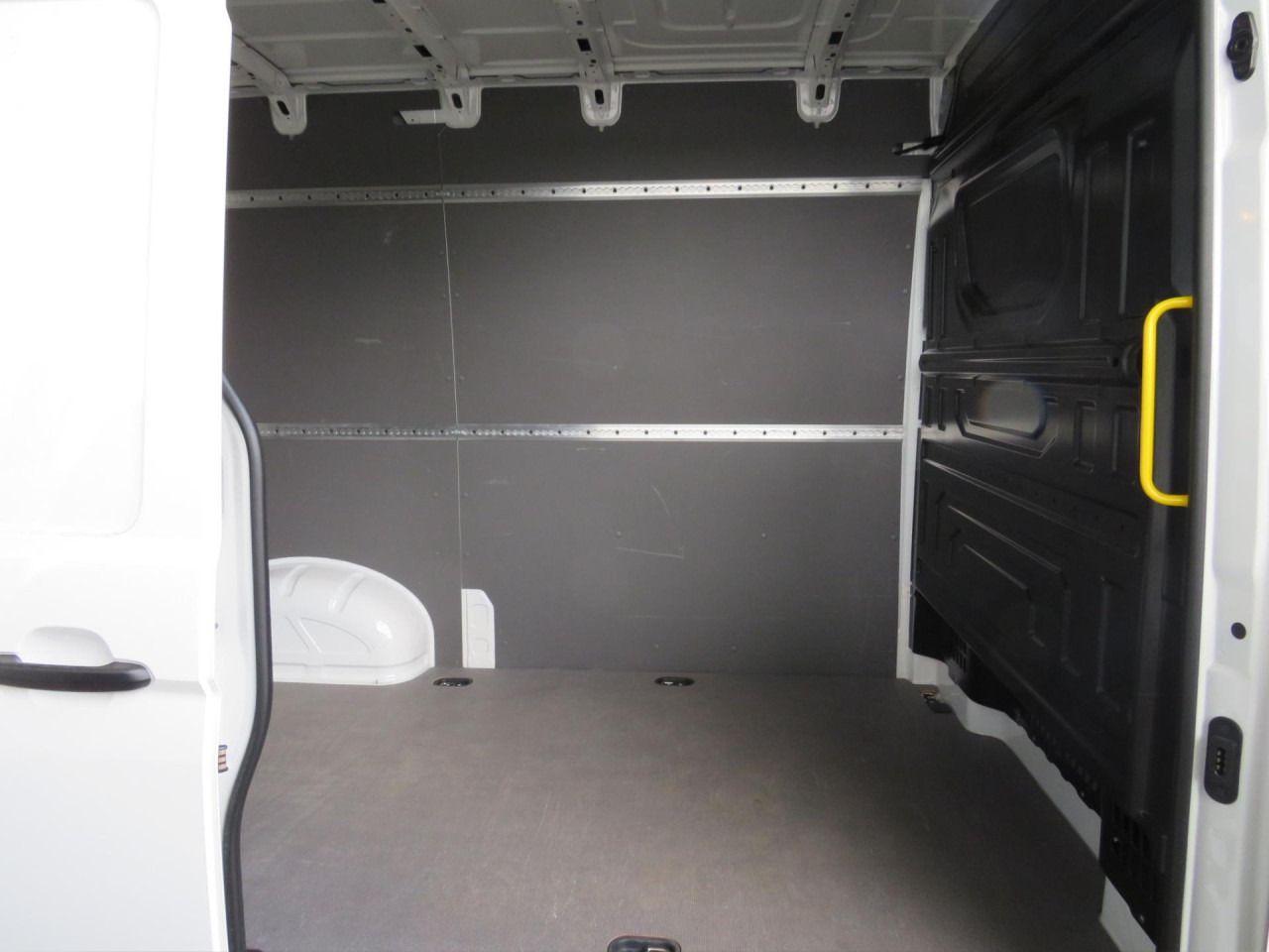 VOLKSWAGEN Crafter 35 L3H3 Kasten Klima ZV - Цельнометаллический фургон: фото 5 VOLKSWAGEN Crafter 35 L3H3 Kasten Klima ZV - Цельнометаллический фургон: фото 5