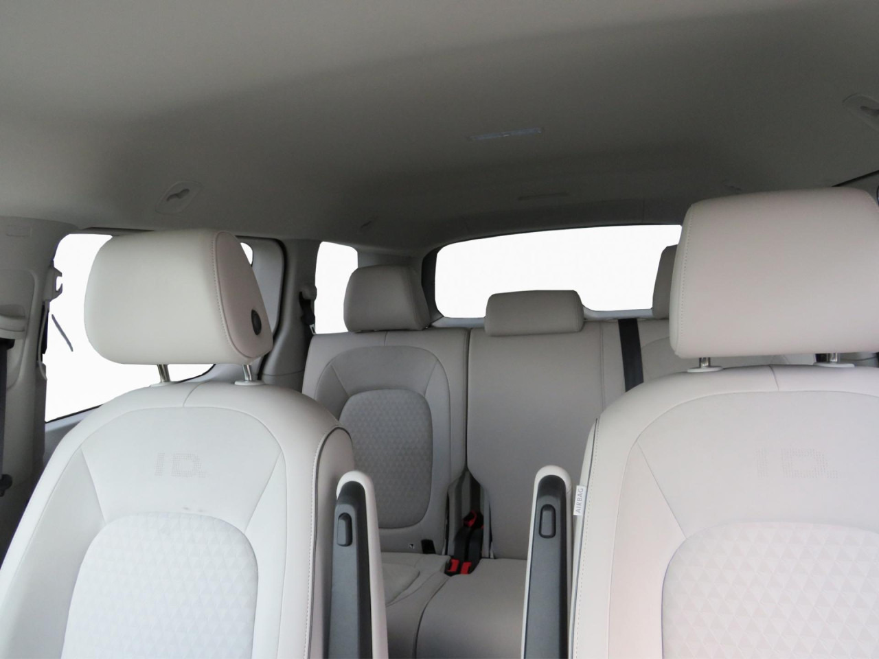 VOLKSWAGEN ID.Buzz Pro Design 150 kW Klima AHK Navi ZV - Легковой автомобиль: фото 4 VOLKSWAGEN ID.Buzz Pro Design 150 kW Klima AHK Navi ZV - Легковой автомобиль: фото 4