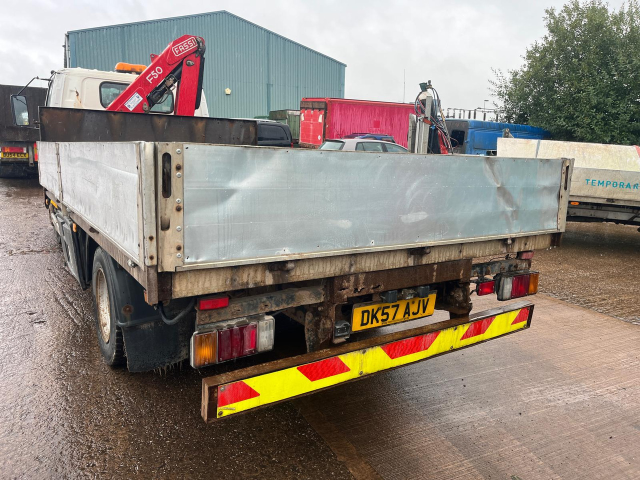 Isuzu NQR 70 - Грузовик бортовой/ Платформа, Автоманипулятор: фото 4 Isuzu NQR 70 - Грузовик бортовой/ Платформа, Автоманипулятор: фото 4