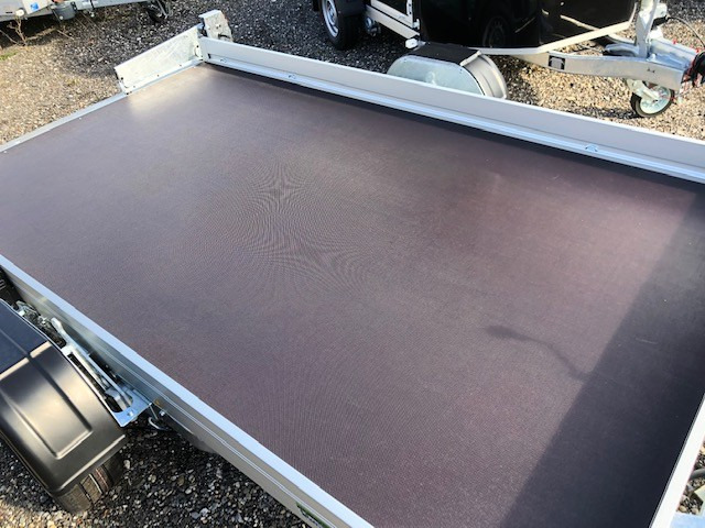 Humbaur Absenkanhänger HKT 132515 S, 2500 x 1565 x 150 mm, 1,35 to. - Прицеп для легкового автомобиля: фото 4 Humbaur Absenkanhänger HKT 132515 S, 2500 x 1565 x 150 mm, 1,35 to. - Прицеп для легкового автомобиля: фото 4