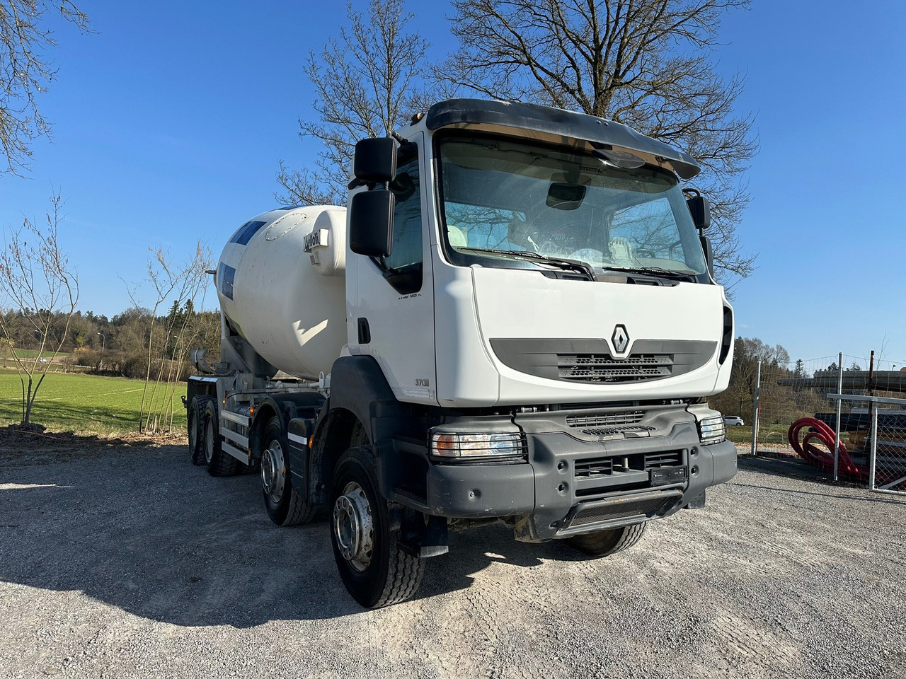 RENAULT / RENAULT TRUCKS Kerax DXI 370 8x2 Belolli 9m2 - Автобетоносмеситель: фото 3 RENAULT / RENAULT TRUCKS Kerax DXI 370 8x2 Belolli 9m2 - Автобетоносмеситель: фото 3