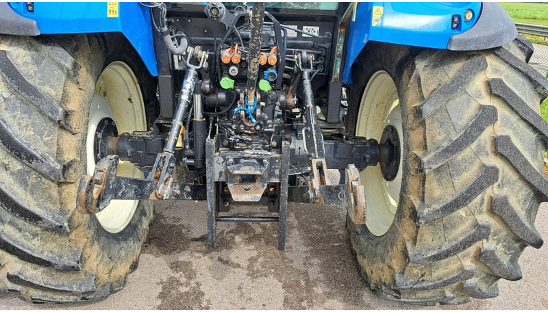 New Holland T 4.105 - Трактор: фото 5 New Holland T 4.105 - Трактор: фото 5
