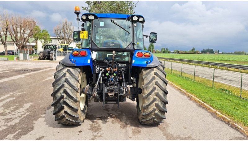 New Holland T 4.105 - Трактор: фото 4 New Holland T 4.105 - Трактор: фото 4