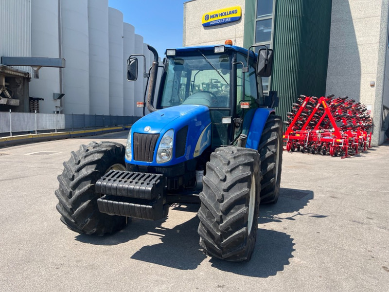 New Holland TL 100 A - Трактор: фото 1 New Holland TL 100 A - Трактор: фото 1