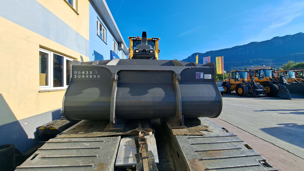 VOLVO 2500 mm for 12-15 ton wheel loaders - Ковш для погрузчика: фото 3 VOLVO 2500 mm for 12-15 ton wheel loaders - Ковш для погрузчика: фото 3