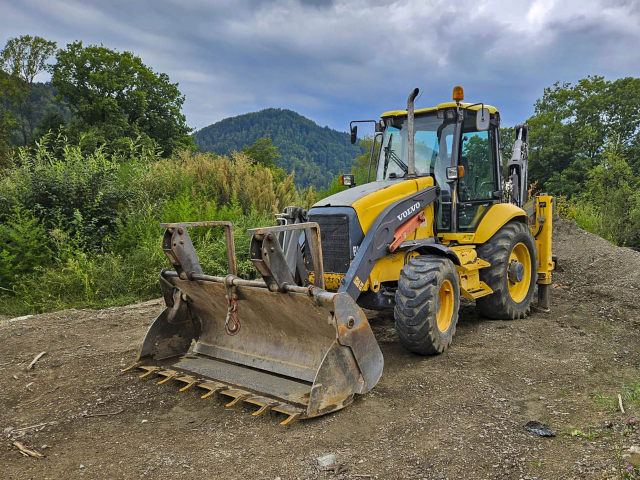 VOLVO BL71 - Экскаватор-погрузчик: фото 1 VOLVO BL71 - Экскаватор-погрузчик: фото 1