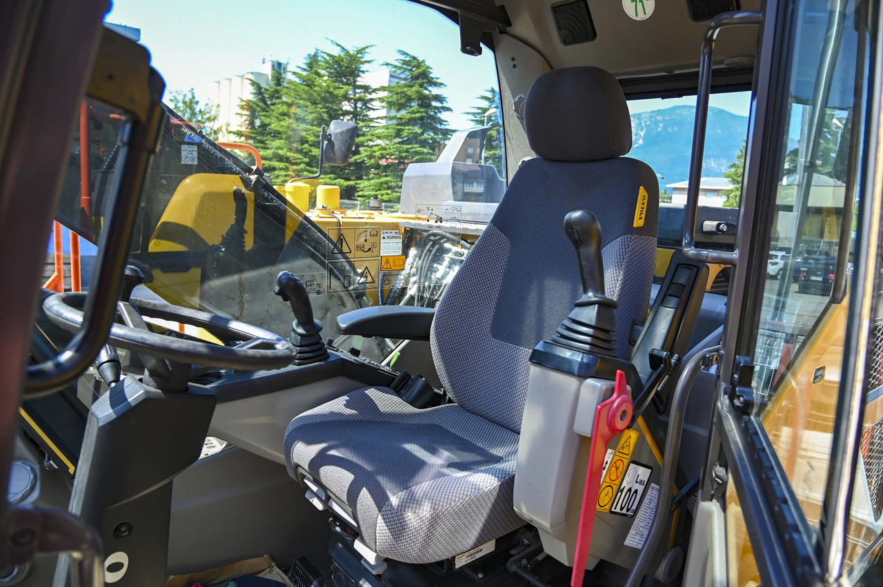 Колёсный погрузчик VOLVO EWR150E: фото 46 Колёсный погрузчик VOLVO EWR150E: фото 46