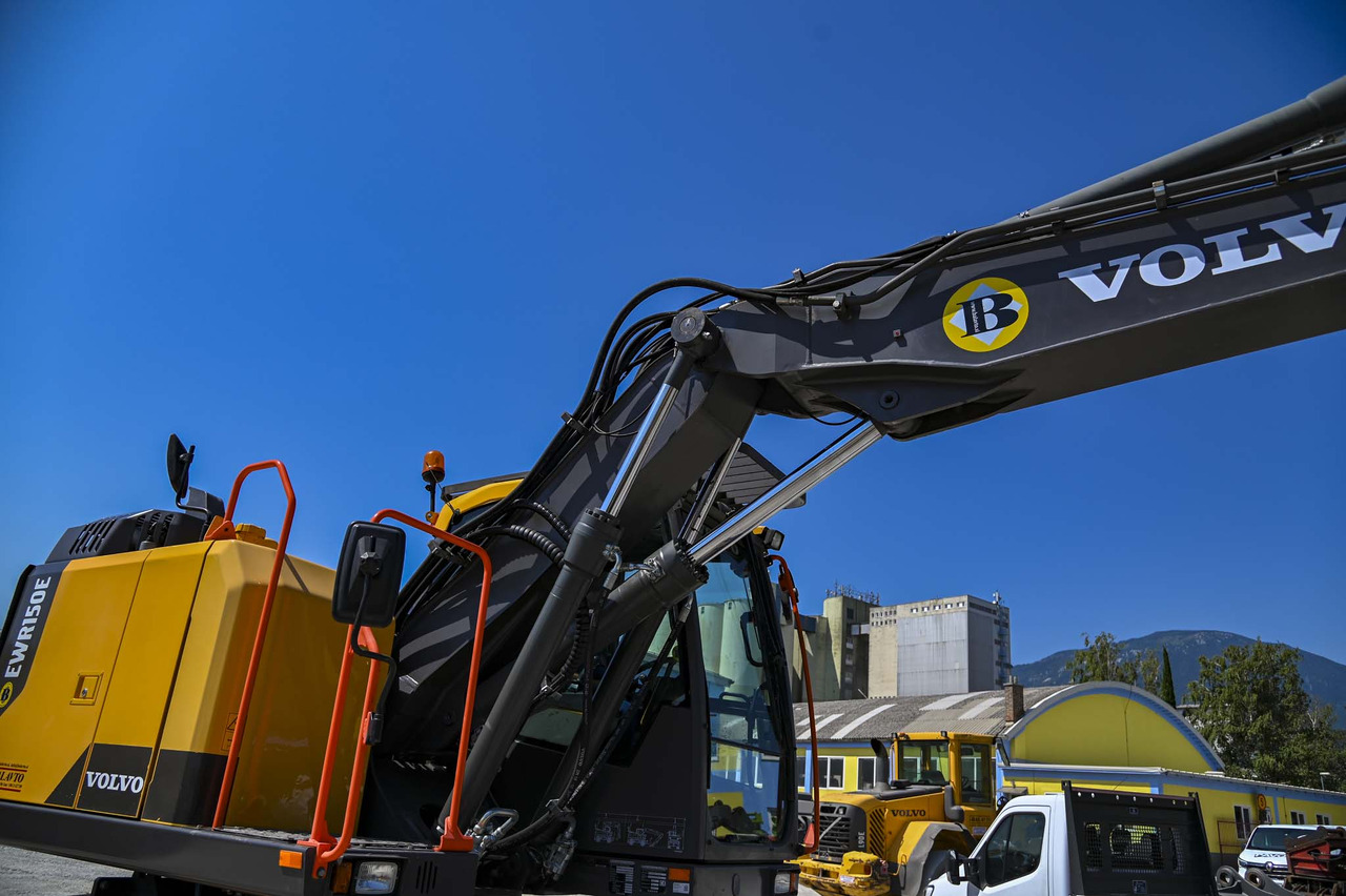 Колёсный погрузчик VOLVO EWR150E: фото 35 Колёсный погрузчик VOLVO EWR150E: фото 35