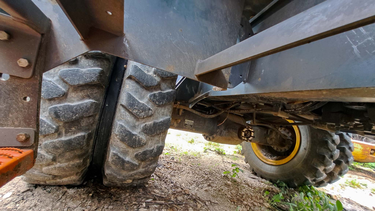 Volvo front axle 14693936 for Volvo EWR150E, EW180E, EWR170E, EW200E MH, EW160E - Передняя ось для Экскаваторов: фото 1 Volvo front axle 14693936 for Volvo EWR150E, EW180E, EWR170E, EW200E MH, EW160E - Передняя ось для Экскаваторов: фото 1