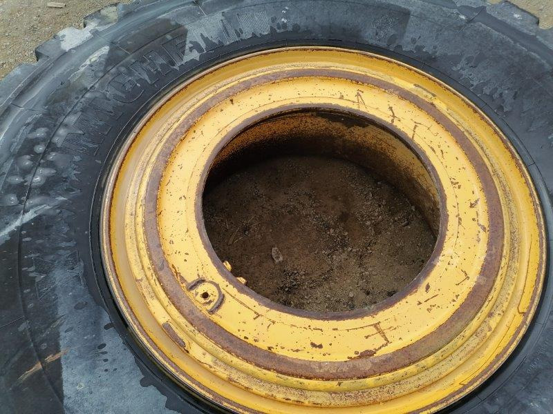 Tires with rims Euclid R36 haul - Запчасти для Карьерных самосвалов: фото 1 Tires with rims Euclid R36 haul - Запчасти для Карьерных самосвалов: фото 1