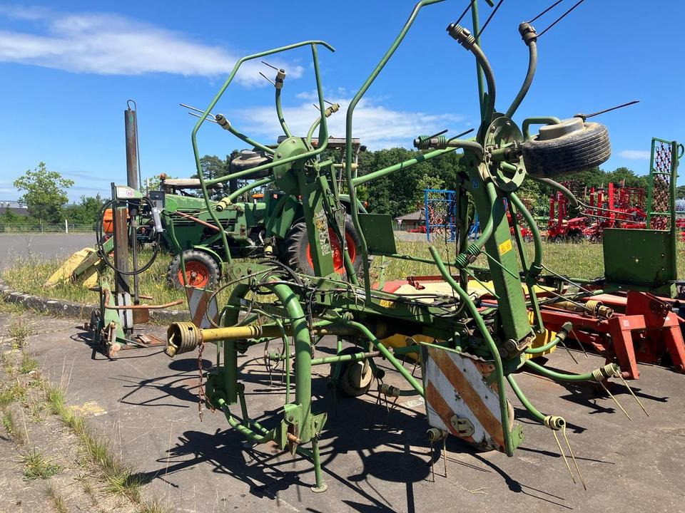 Krone KW 5.50 Wender, Heuer, Zetter hydr. Grenzstreueinrichtung - Сеноворошилка: фото 1 Krone KW 5.50 Wender, Heuer, Zetter hydr. Grenzstreueinrichtung - Сеноворошилка: фото 1