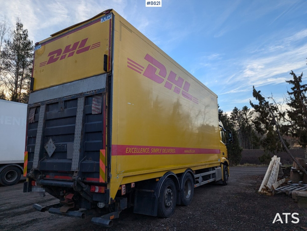 Box Truck Mercedes Benz 6X2 - Грузовик с закрытым кузовом: фото 4 Box Truck Mercedes Benz 6X2 - Грузовик с закрытым кузовом: фото 4
