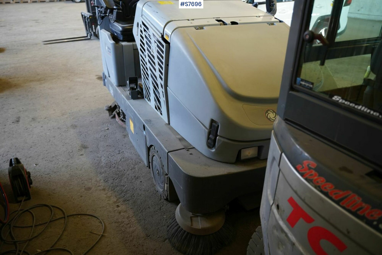 Cleaning machine Nilfisk CR1200 rep.object - Подметально-уборочная машина: фото 4 Cleaning machine Nilfisk CR1200 rep.object - Подметально-уборочная машина: фото 4