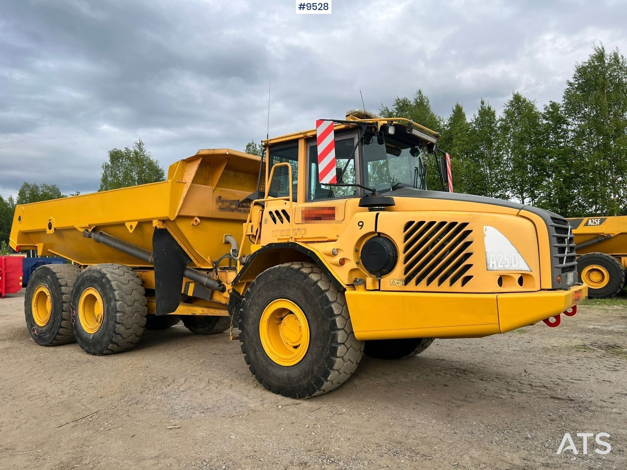 Dumper Volvo A25D 6X6 (SEE VIDEO) - Сочленённый самосвал: фото 1 Dumper Volvo A25D 6X6 (SEE VIDEO) - Сочленённый самосвал: фото 1