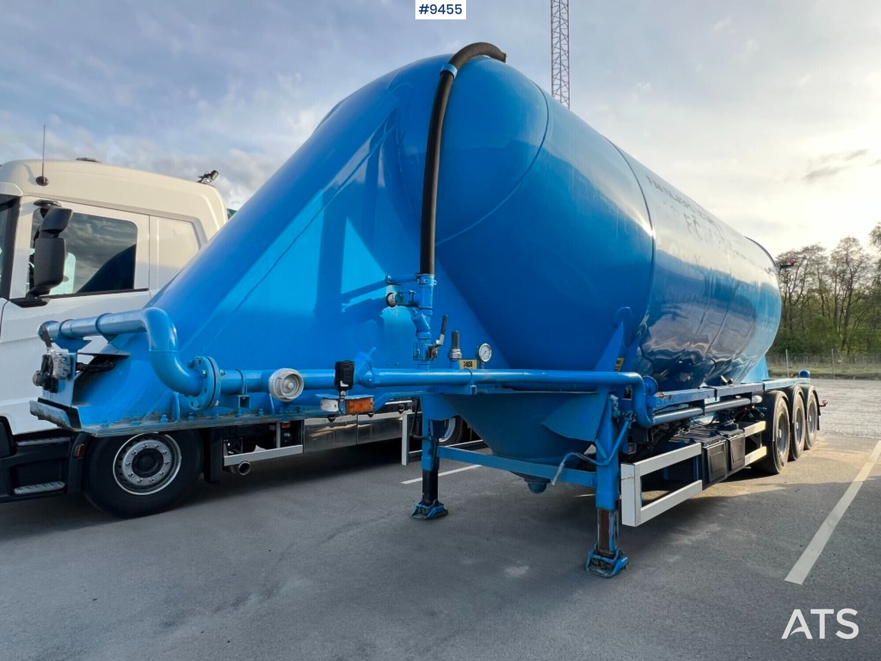 INTERCONSULT Bulk trailer - Полуприцеп цистерна для сыпучих грузов: фото 1 INTERCONSULT Bulk trailer - Полуприцеп цистерна для сыпучих грузов: фото 1