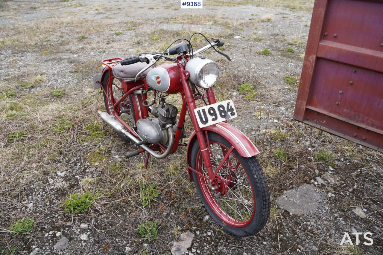Monark Motorcycle 1952 - Мотоцикл: фото 1 Monark Motorcycle 1952 - Мотоцикл: фото 1