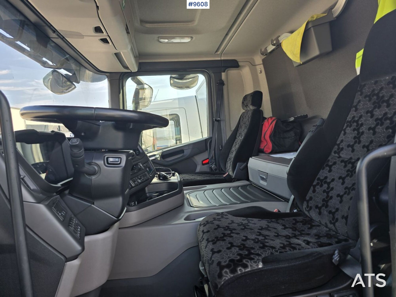 Scania P250 Liftable and lowerable body - Грузовик с закрытым кузовом: фото 5 Scania P250 Liftable and lowerable body - Грузовик с закрытым кузовом: фото 5