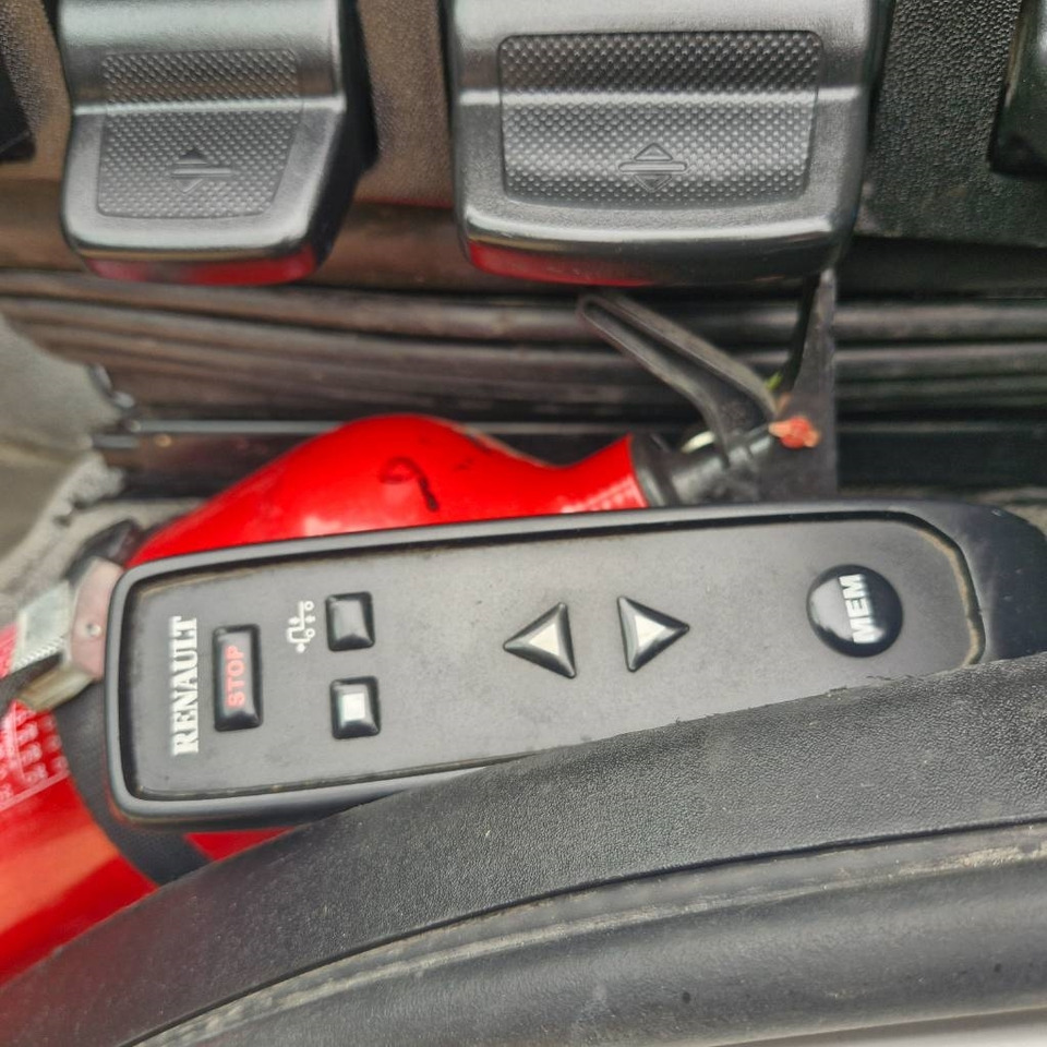 Крюковой мультилифт Renault D Wide 380: фото 16 Крюковой мультилифт Renault D Wide 380: фото 16