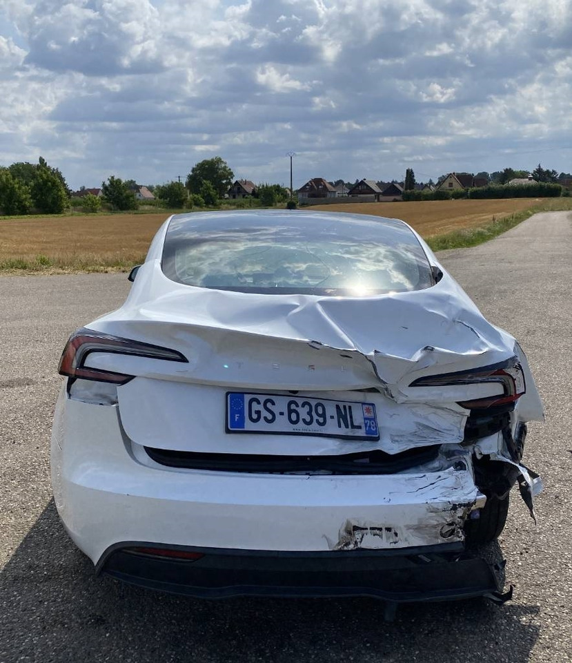 Tesla MODEL 3 5YJ3 Carte Grise Française endommagée - Легковой автомобиль: фото 5 Tesla MODEL 3 5YJ3 Carte Grise Française endommagée - Легковой автомобиль: фото 5