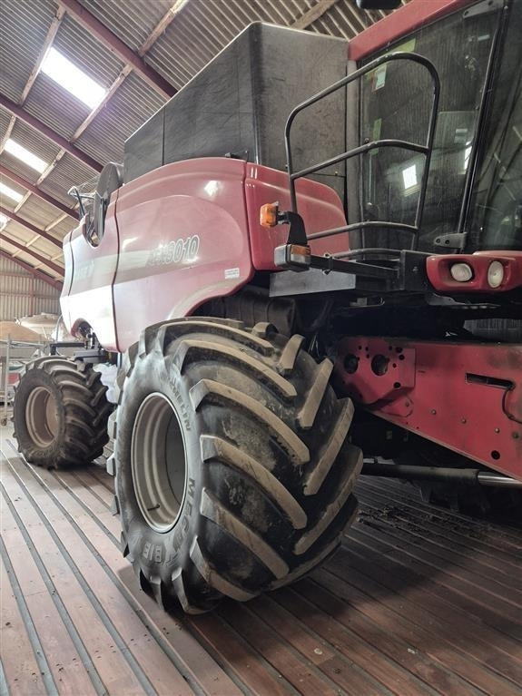 Case IH Axial-Flow 8010 MacDon skærebord - Зерноуборочный комбайн: фото 1 Case IH Axial-Flow 8010 MacDon skærebord - Зерноуборочный комбайн: фото 1