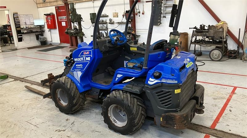 Multione 5.3 5.3 - Компактный фронтальный погрузчик: фото 1 Multione 5.3 5.3 - Компактный фронтальный погрузчик: фото 1