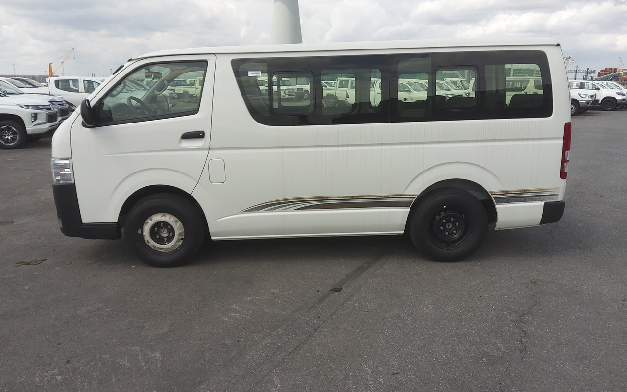 Toyota Hiace STANDARD ROOF 2.5L Diesel Manual - Микроавтобус, Пассажирский фургон: фото 3 Toyota Hiace STANDARD ROOF 2.5L Diesel Manual - Микроавтобус, Пассажирский фургон: фото 3