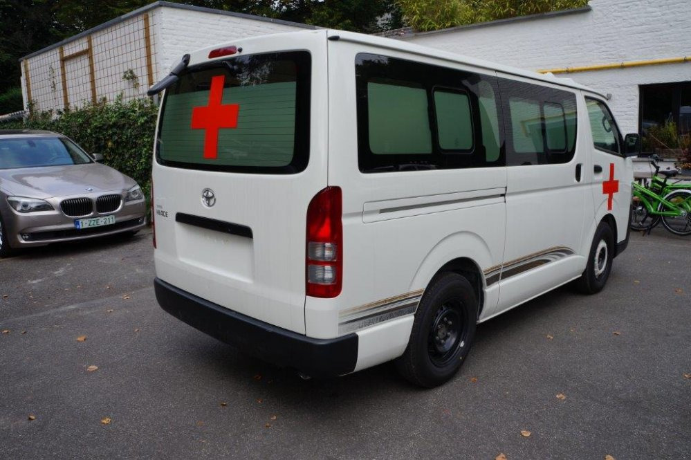 Toyota Hiace STANDARD ROOF ambulance 2.5L Diesel Manual - Микроавтобус, Пассажирский фургон: фото 4 Toyota Hiace STANDARD ROOF ambulance 2.5L Diesel Manual - Микроавтобус, Пассажирский фургон: фото 4